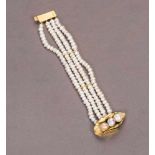 Vierreihiges Perlenarmband. Ungewöhnliches Schloss in 14 ct. GG. L 18 cm- - -27.00 % buyer's premium