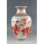 Gebauchte Vase. Korallrote Bemalung: Fukurokuju und Kinder. China. H 34,5 cm- - -27.00 % buyer's