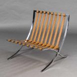 Barcelona Chair. Flachstahl mit Ledergurten (Polster fehlen). Entwurf Mies van der Rohe,