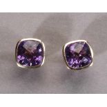 Paar Amethyst-Ohrstecker. Amethyste im facettierten Kissenschliff, ca. 7,78 ct. Fassung 14 ct.