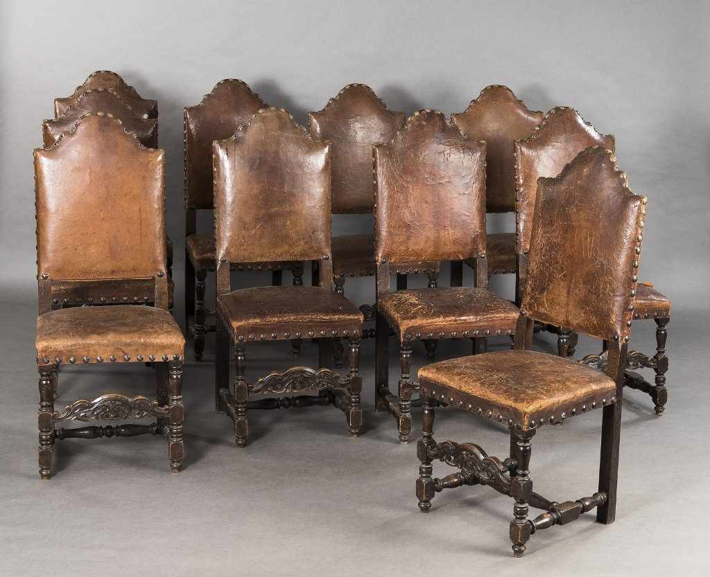 Zehn Stühle im spanischen Barockstil. Lederpolster. Nussbaum. 19. Jh. H 117 (49) cm. Provenienz