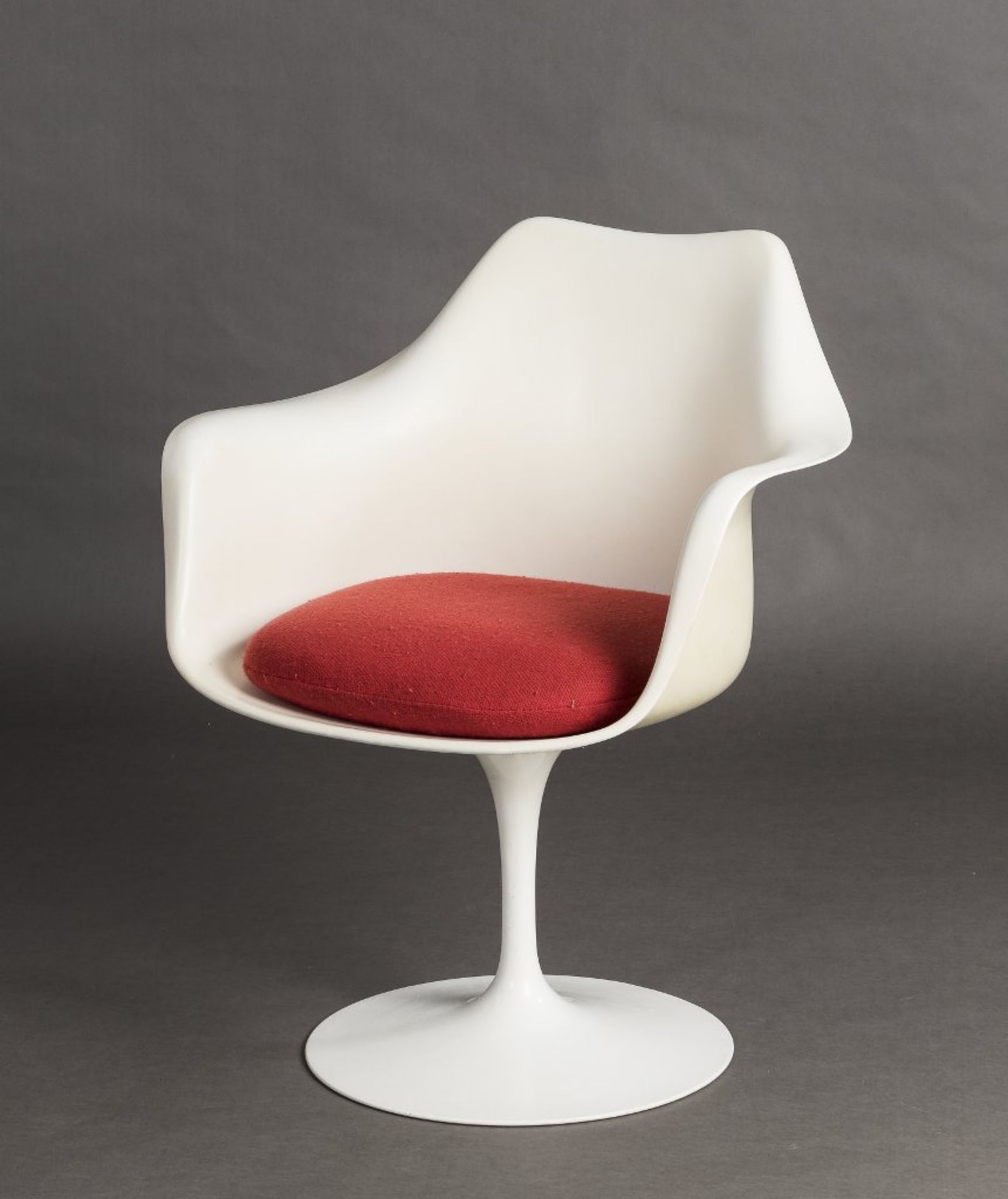 Tulip Chair. Kunststoff und Aluguss. Entwurf Saarinen für Knoll. 1970-er Jahre. H 80 (42) cm- - -