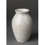 Kleine Vase mit Krakeleedekor. Heubach Lichte, Mitte 20. Jh. H 12,5 cm- - -27.00 % buyer's premium