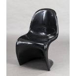 Panton Chair. Schwarz gefärbtes Thermoplast Polystyrol. Entwurf Verner Panton 1967. Bez. Panton