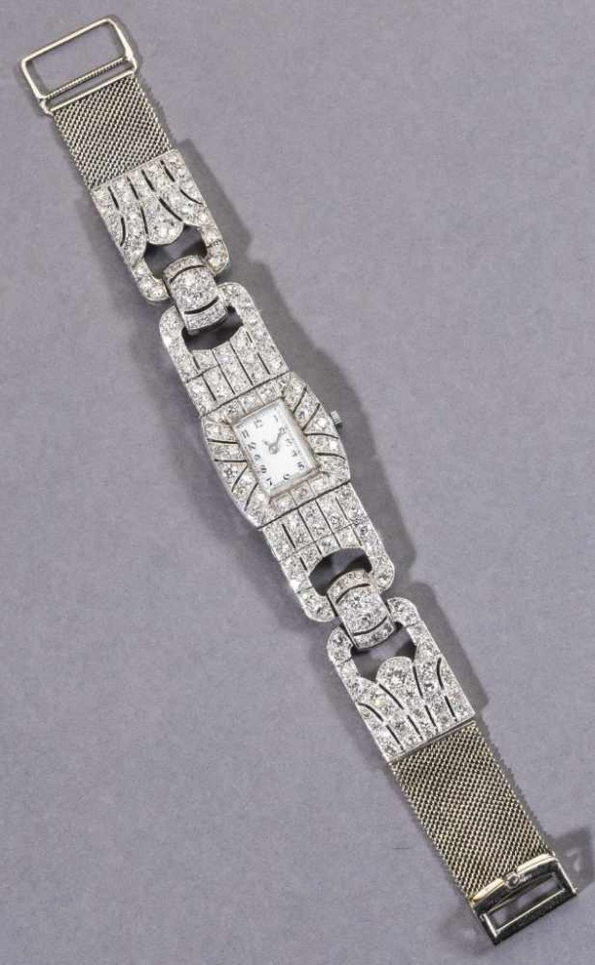 Brillant-Damenarmbanduhr. 14 ct. WG. Altschliffbrillanten ca. 3,20 ct. Leicht getöntes Weiß (top