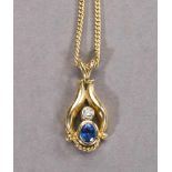 Feiner Saphiranhänger. Ovaler blauer Saphir mit Brillant in 18 ct. GG-Fassung. H 2,5 cm. Dazu