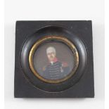 Portrait eines Offiziers mit Ordensschmuck. Auf Elfenbein. Anf. 19. Jh. Ø 7,2 cm. R- - -27.00 %