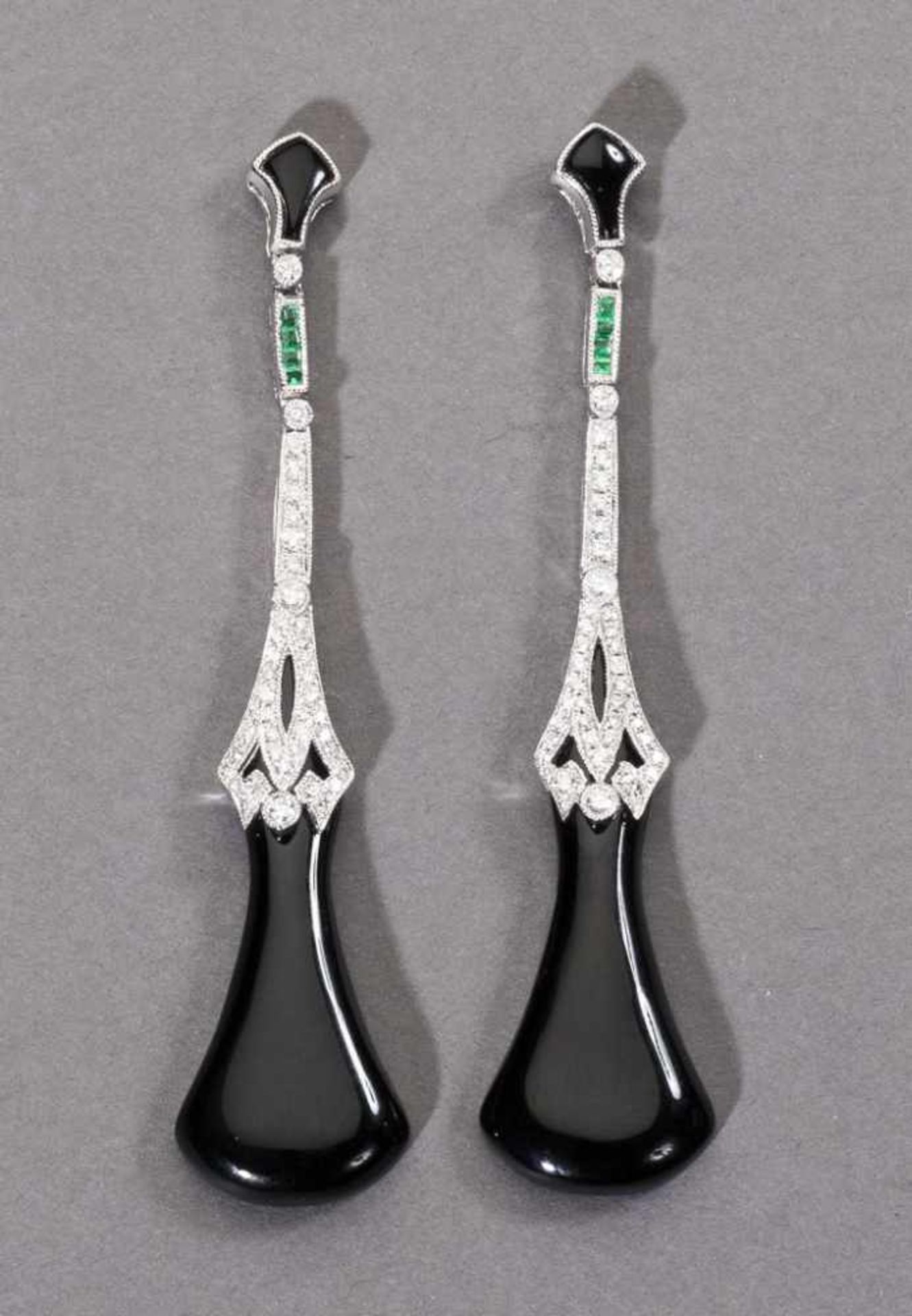 Paar prachtvolle Onyx-/Brillant-Pendeloques im Art-Déco-Stil. Brillanten ca. 0,60 ct.
