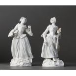 Junge Frau als Ausruferin. Monochrom weiß glasierte Figurine. H 17 cm. Dazu beschädigte Figurine