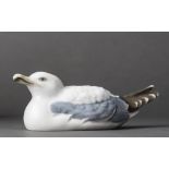 Möwe. Figurine mit Unterglasurdekor. Gebr. Heubach Lichte, 19./20. Jh. L 18,5 cm- - -27.00 % buyer's