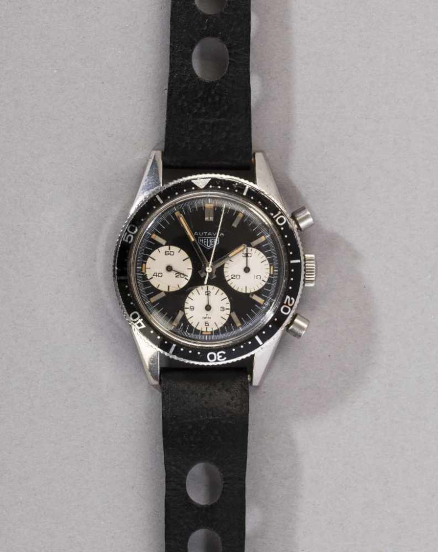 Seltener Chronograph Heuer, Swiss Autavia. Stahlgehäuse. Drehlunette mit Minuten-Indikation (