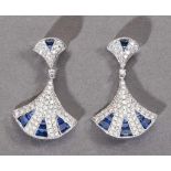 Paar Saphir-/Brillant-Pendeloques in Fächerform. Eingeschliffene blaue Saphire ca. 1,30 ct.