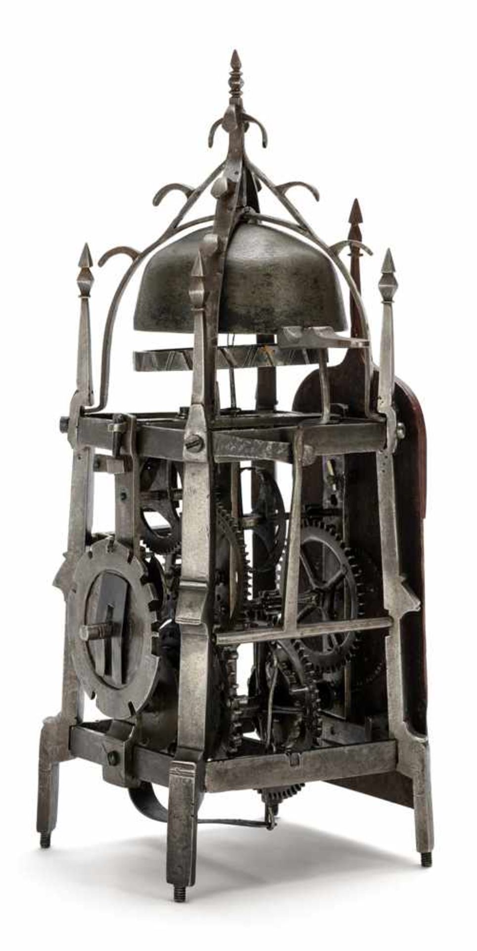 Gotische EisenräderuhrWohl süddeutsch, 16. JahrhundertH. 38 cmGeschmiedetes, offenes Eisengehäuse. - Bild 2 aus 3