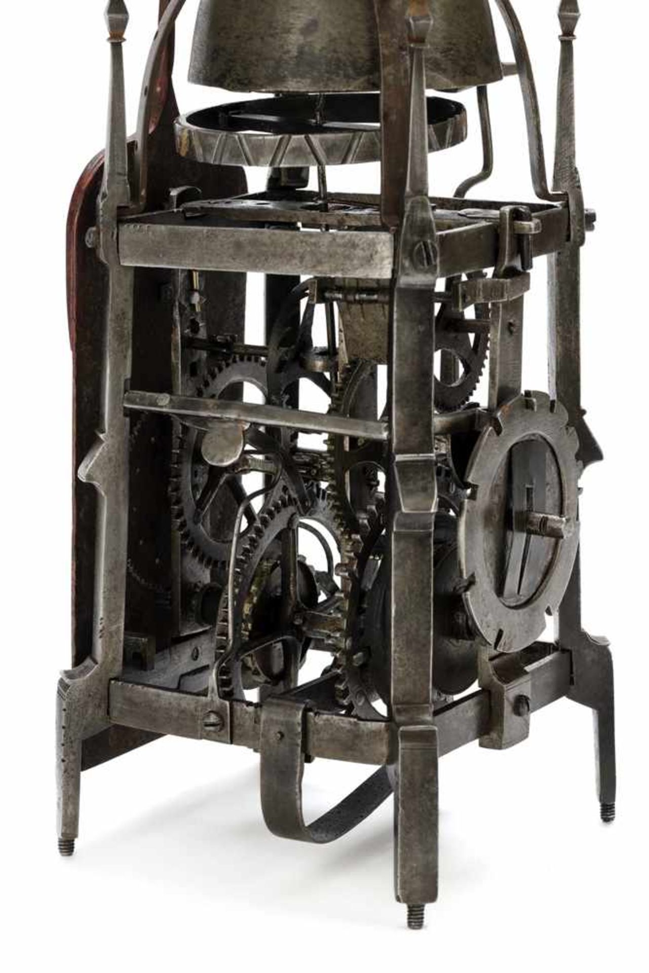 Gotische EisenräderuhrWohl süddeutsch, 16. JahrhundertH. 38 cmGeschmiedetes, offenes Eisengehäuse. - Bild 3 aus 3