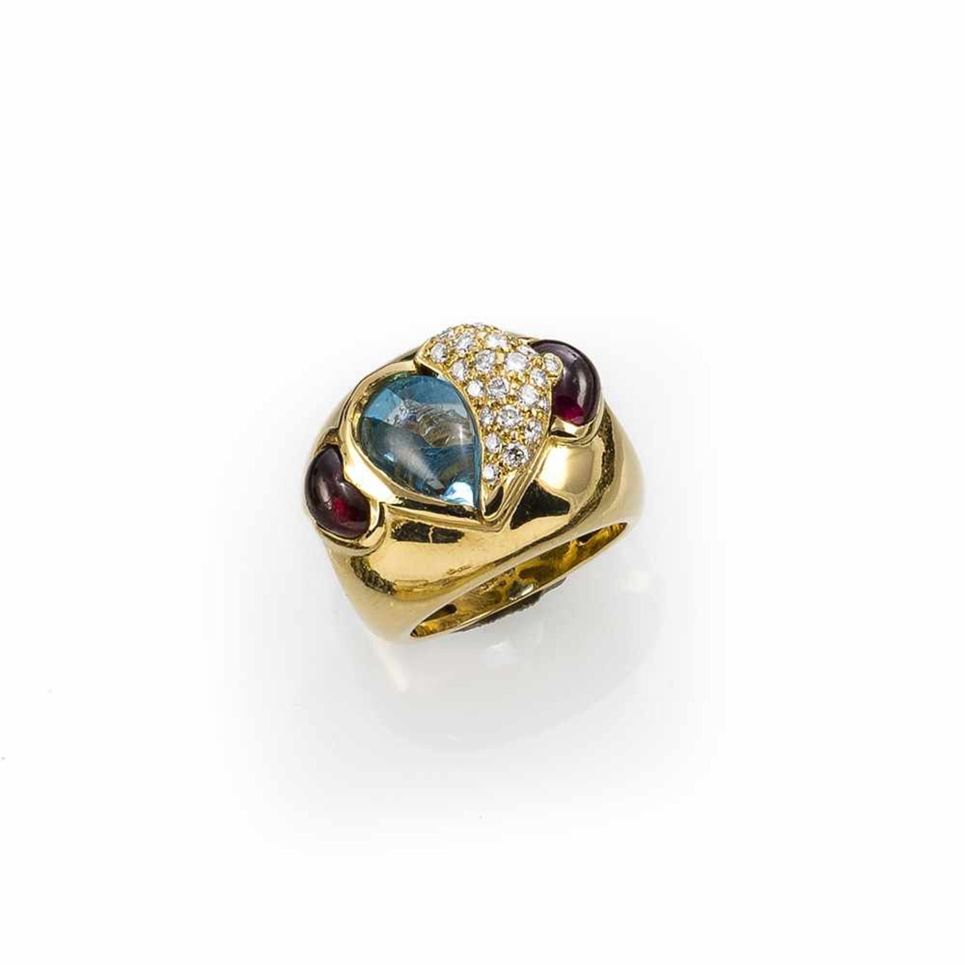 Ring mit HerzmotivRM 58750 Gelbgold-Schiene, schauseitig ein Blautopas im Phantasieschliff (min.