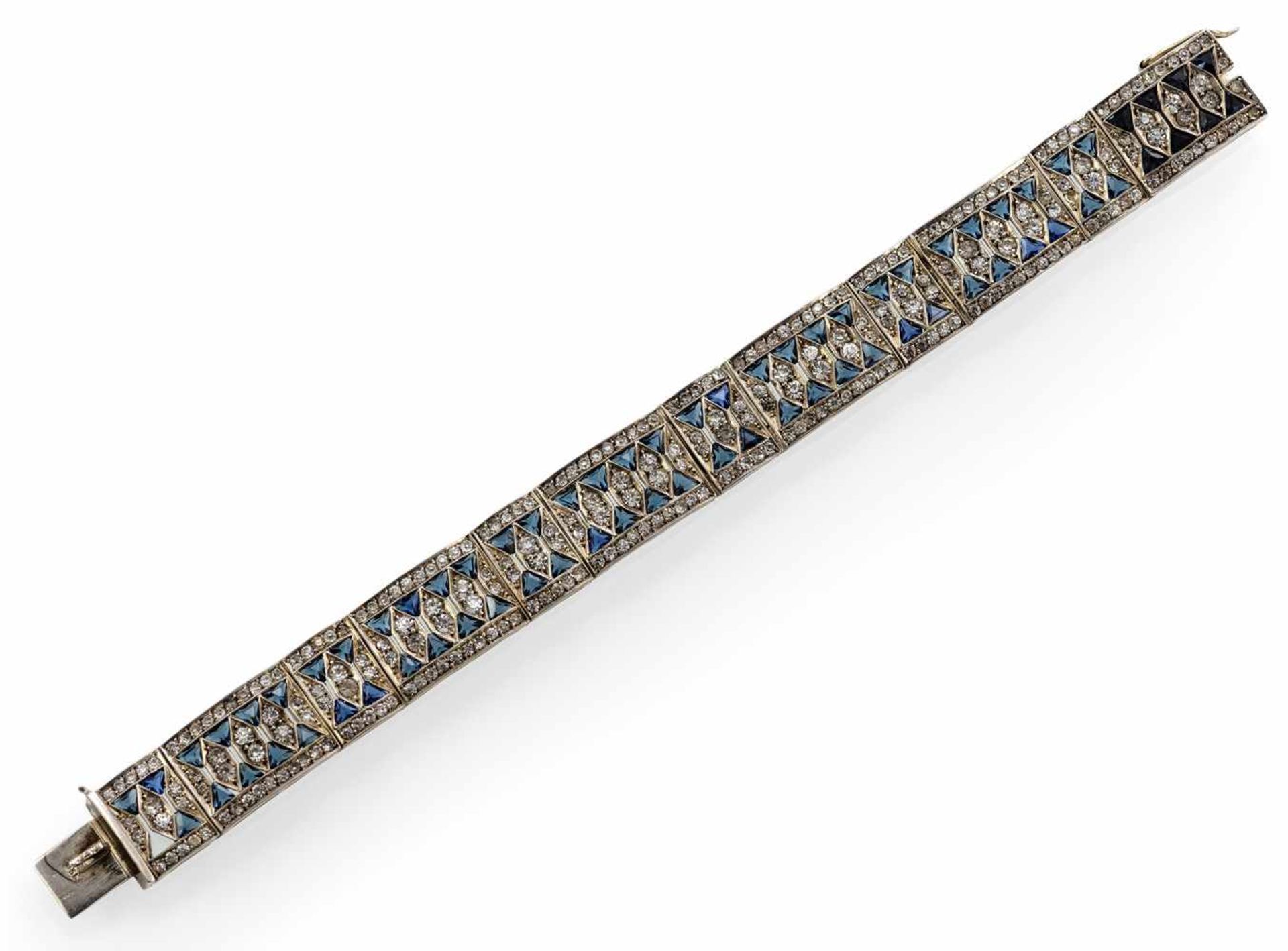 Art-Deco-Armbandum 1915/20L. 18,5 cmSilber 935, Besatz von blauen und weißen Strass-Steinen. 1