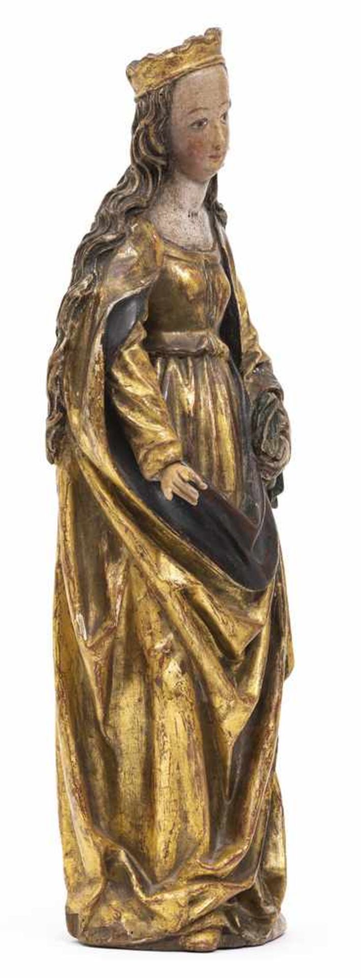 Stehende HeiligePassau, um 1520H. 44/49 cmWohl Heilige Barbara. Stehende Figur aus Lindenholz, - Bild 4 aus 5