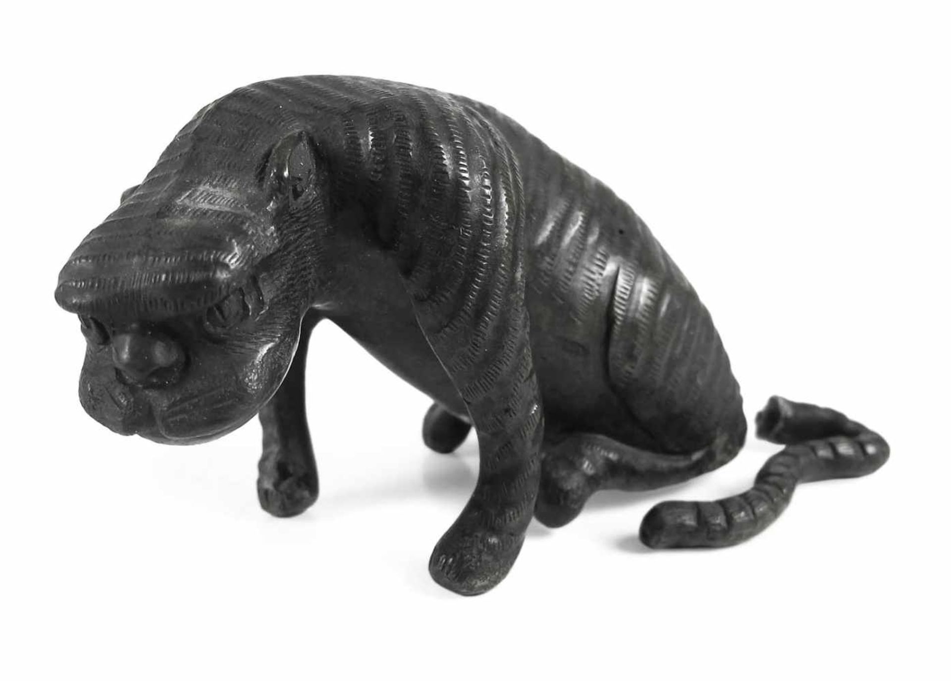 BRONZEFIGUR EINES TIGERS,JAPAN, MEIJI-PERIODEL. 8,5 CM