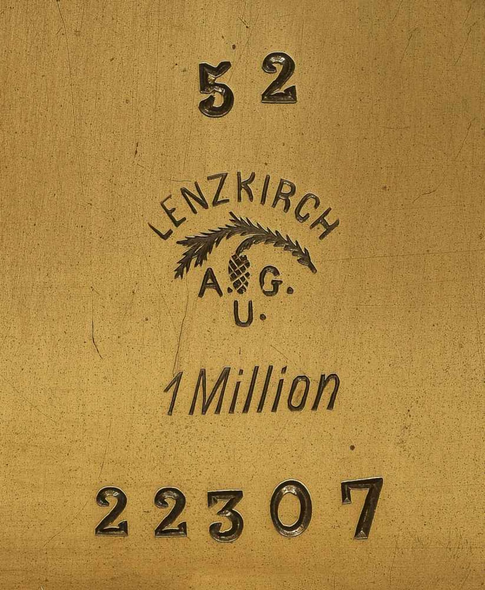 Bracket ClockAuf Werk bez. Lenzkirch, 19. JahrhundertH. 42 cmPrachtvoll geschnitztes, - Bild 2 aus 2