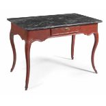 Rokoko-Tisch mit Marmorplatte18. Jahrhundert72x104x64 cmZargenschub. Eisenbeschlag. Wohl Nussbaum,