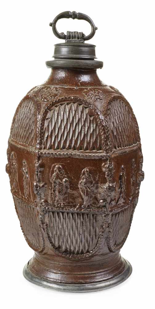 SchraubflascheCreussen, späteres 17. JahrhundertH. 34 cmSalzglasiertes Steinzeug. Sechs hochovale,