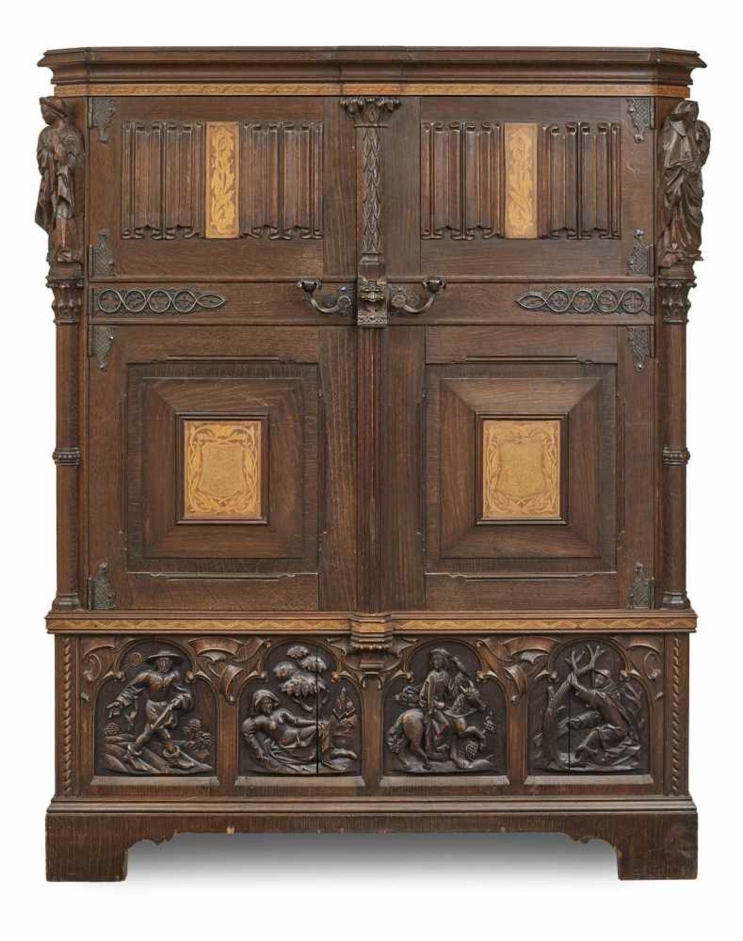 Kabinettschrank im gotischen StilWien, dat. 1925, monogrammiert ECP170x127x37 cmZweitürig.