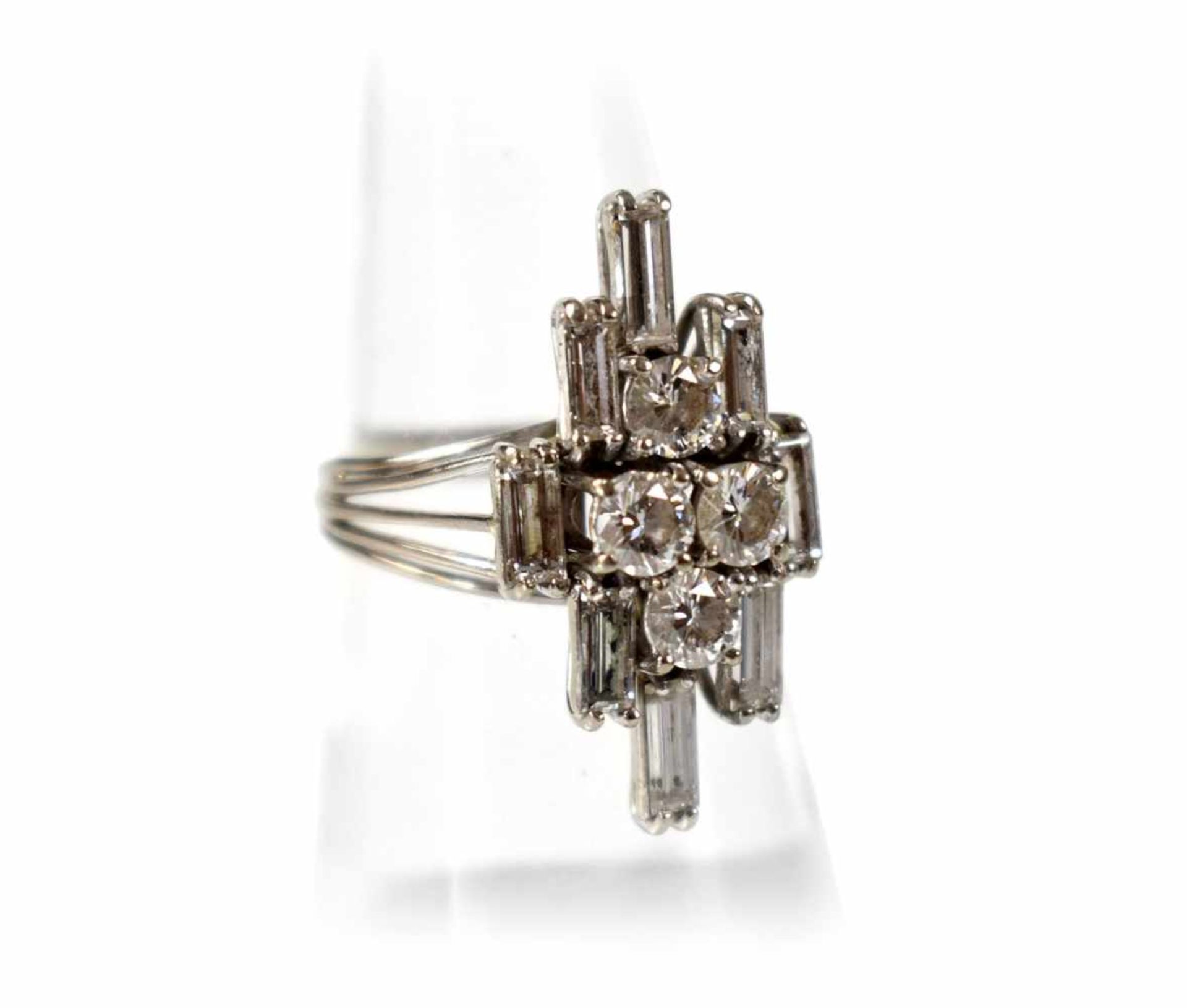 DIAMANTRING, 1960ER, 18KT WG4 BRILL/8 DIAM., ZUS.CA.2 CT.