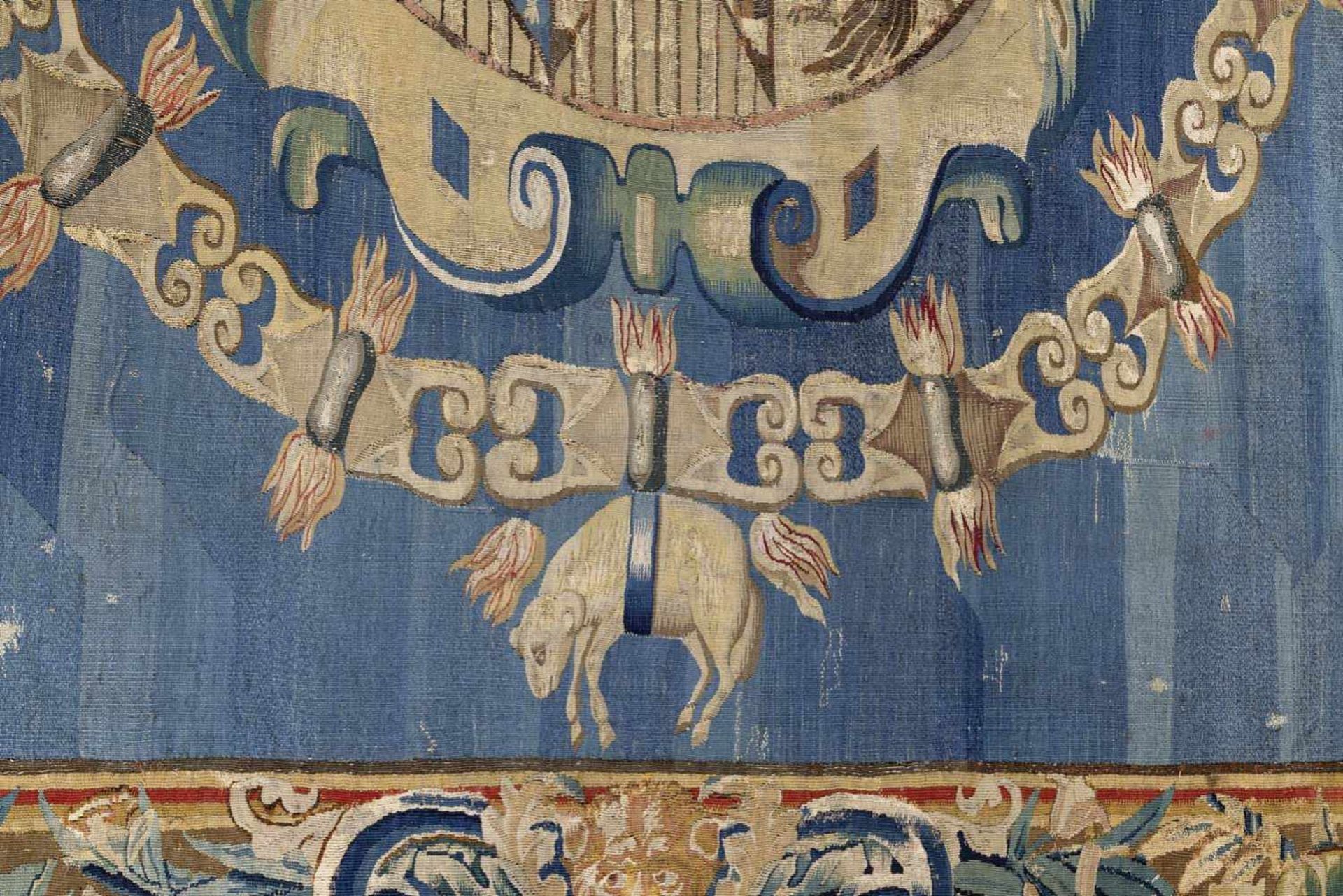Tapisserie mit Königlichem WappenFlandern, wohl Brüssel, 1. Hälfte 17. Jahrhundert268 x 206 - Bild 3 aus 5