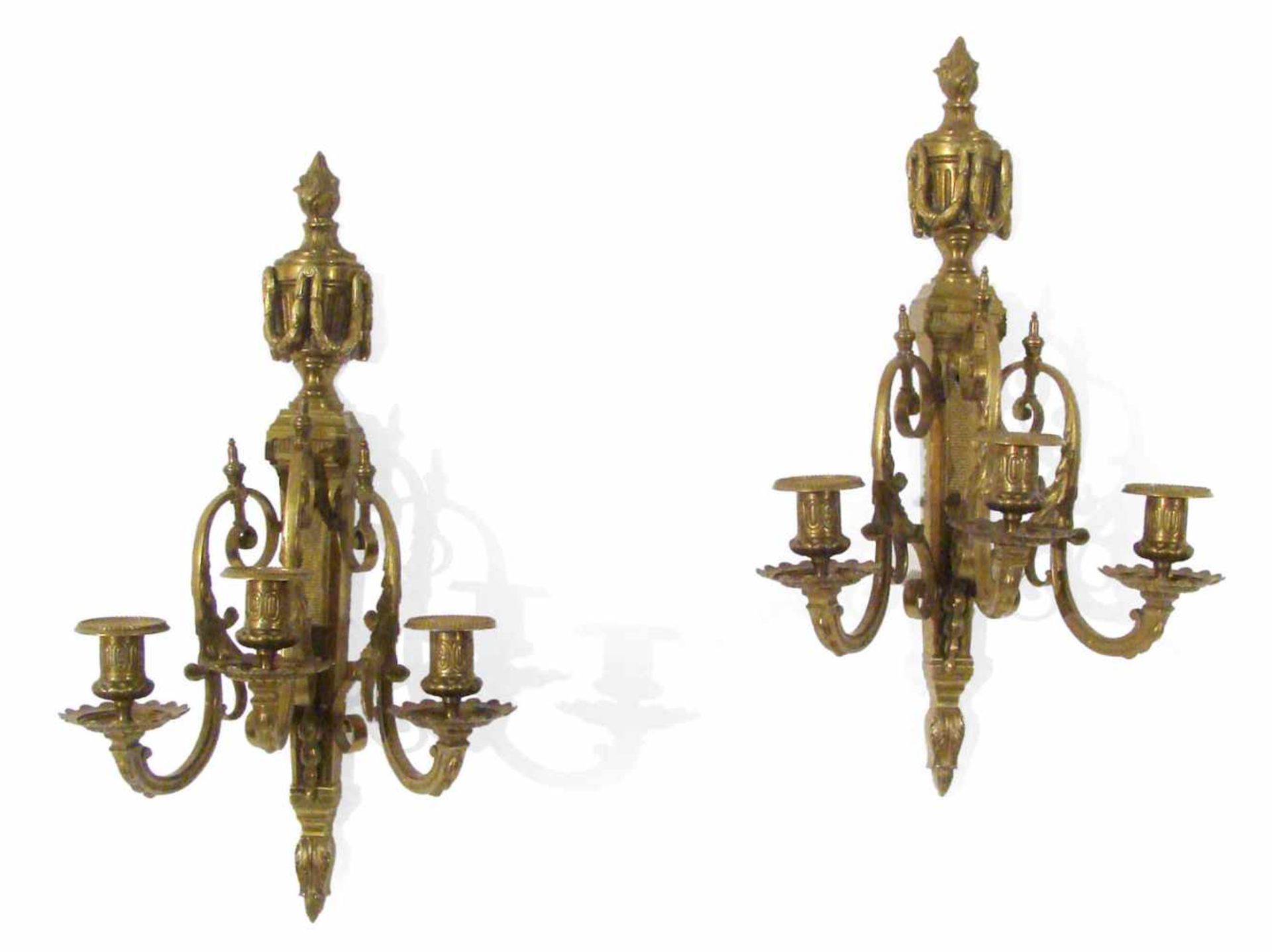 PAAR WANDAPPLIKEN, BRONZE,LOUIS XVI-STIL, UM 1900H. 55 CM- - -33.00 % buyer's premium on the