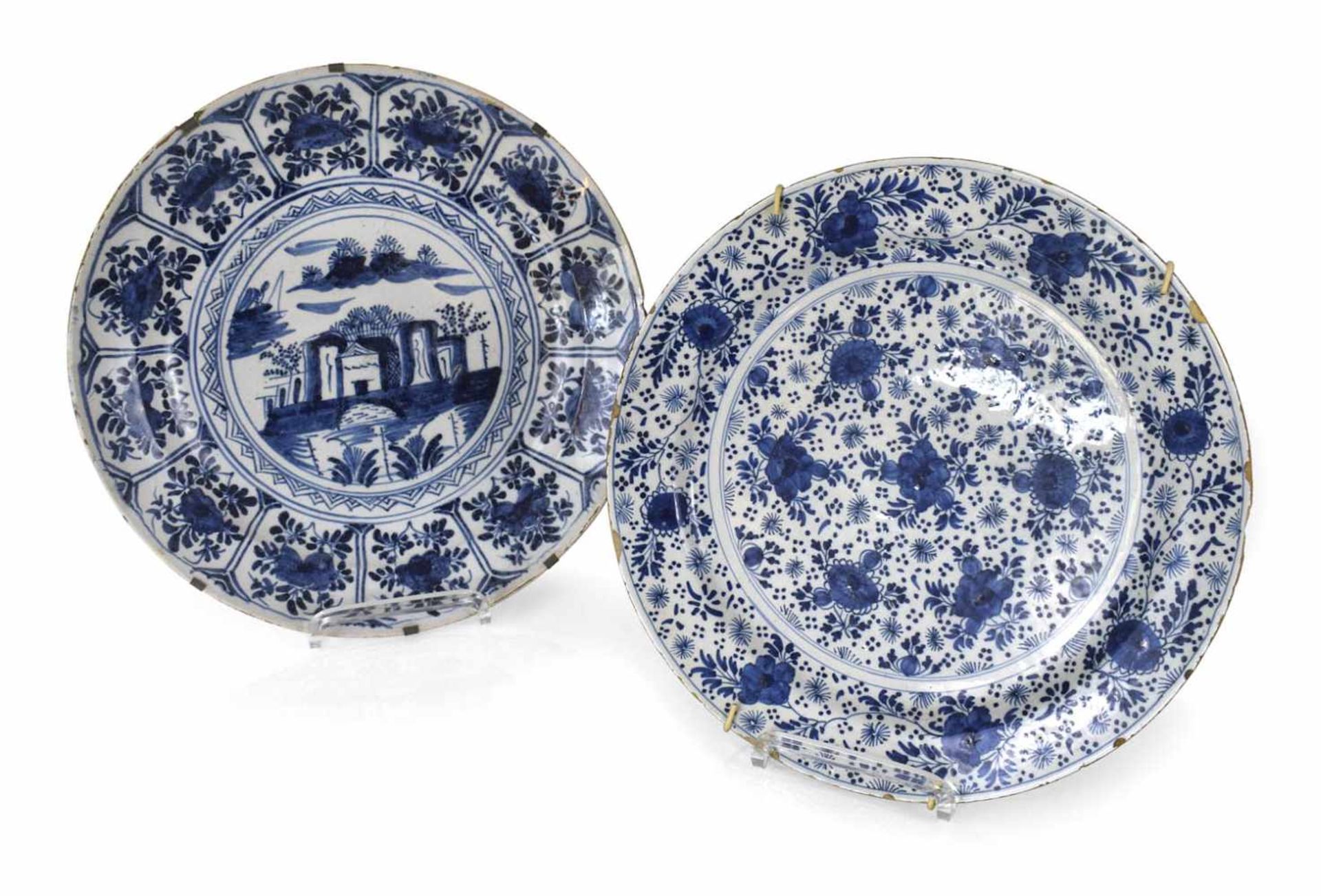 2 PLATTEN, DELFT, ANFANG18. JH., BLAUDEKORD. 34/35 CM- - -33.00 % buyer's premium on the hammer