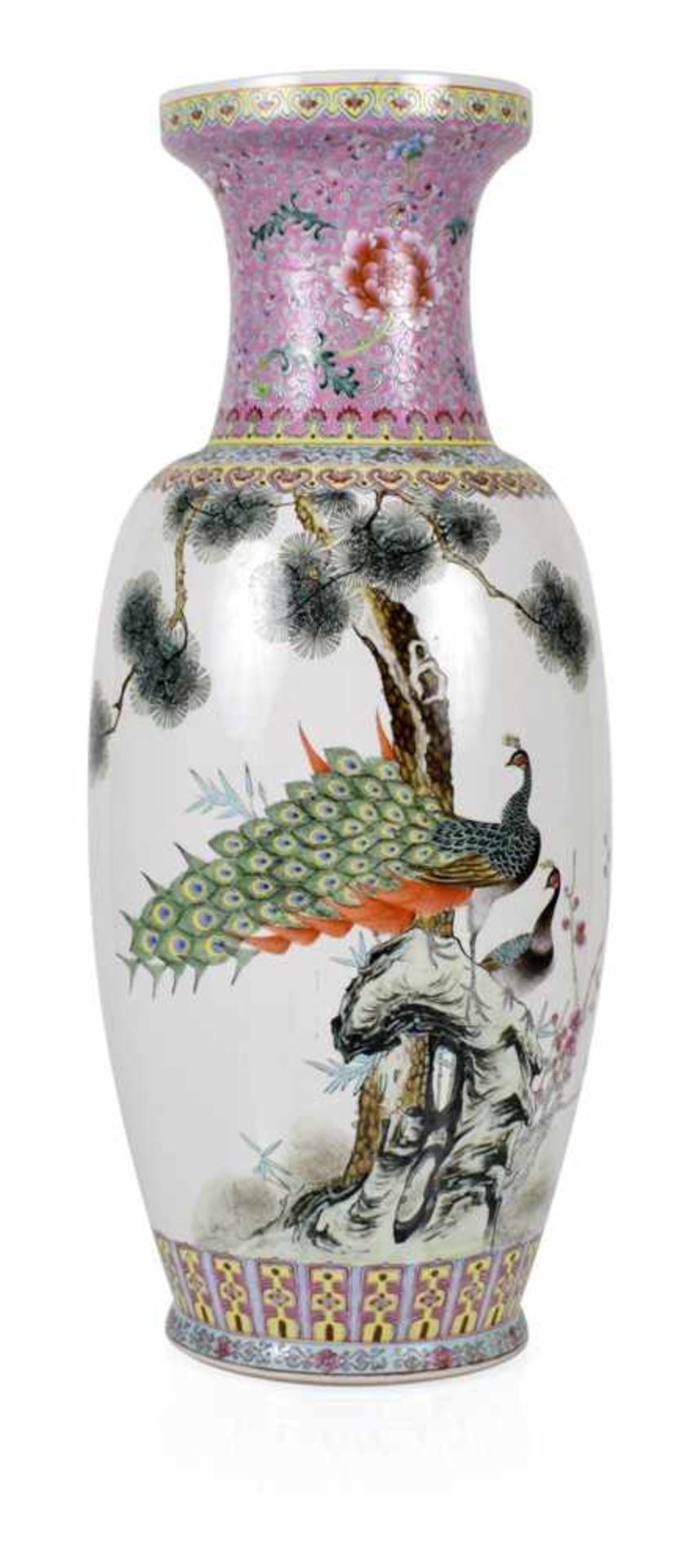 PORZELLAN-BODENVASE MITPFAUENDEKOR, CHINA, 20. JH.H. 62,5 CM- - -33.00 % buyer's premium on the