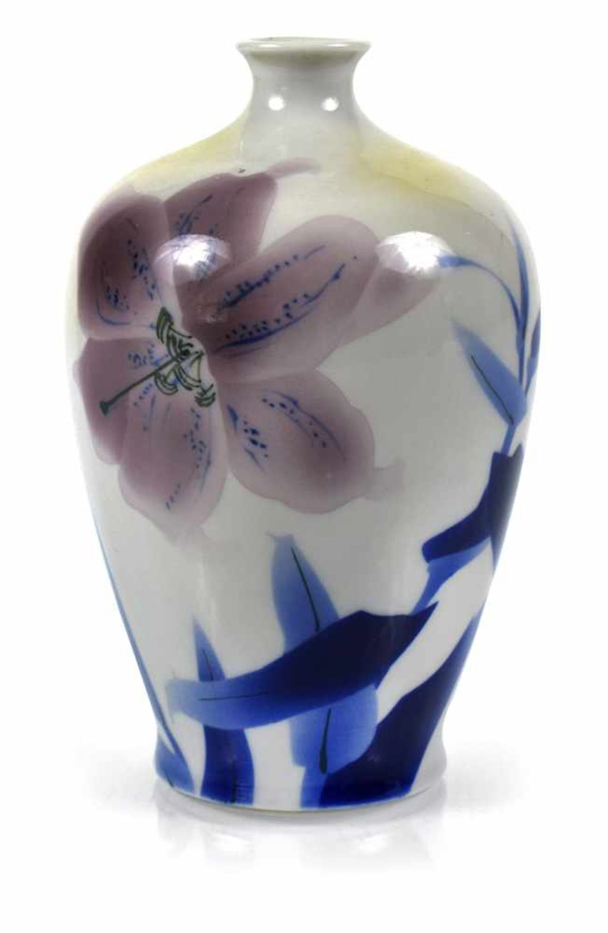 KLEINE KORANJA-VASE, PORZELLANJAPAN, 20. JH.H. 18 CM- - -33.00 % buyer's premium on the hammer