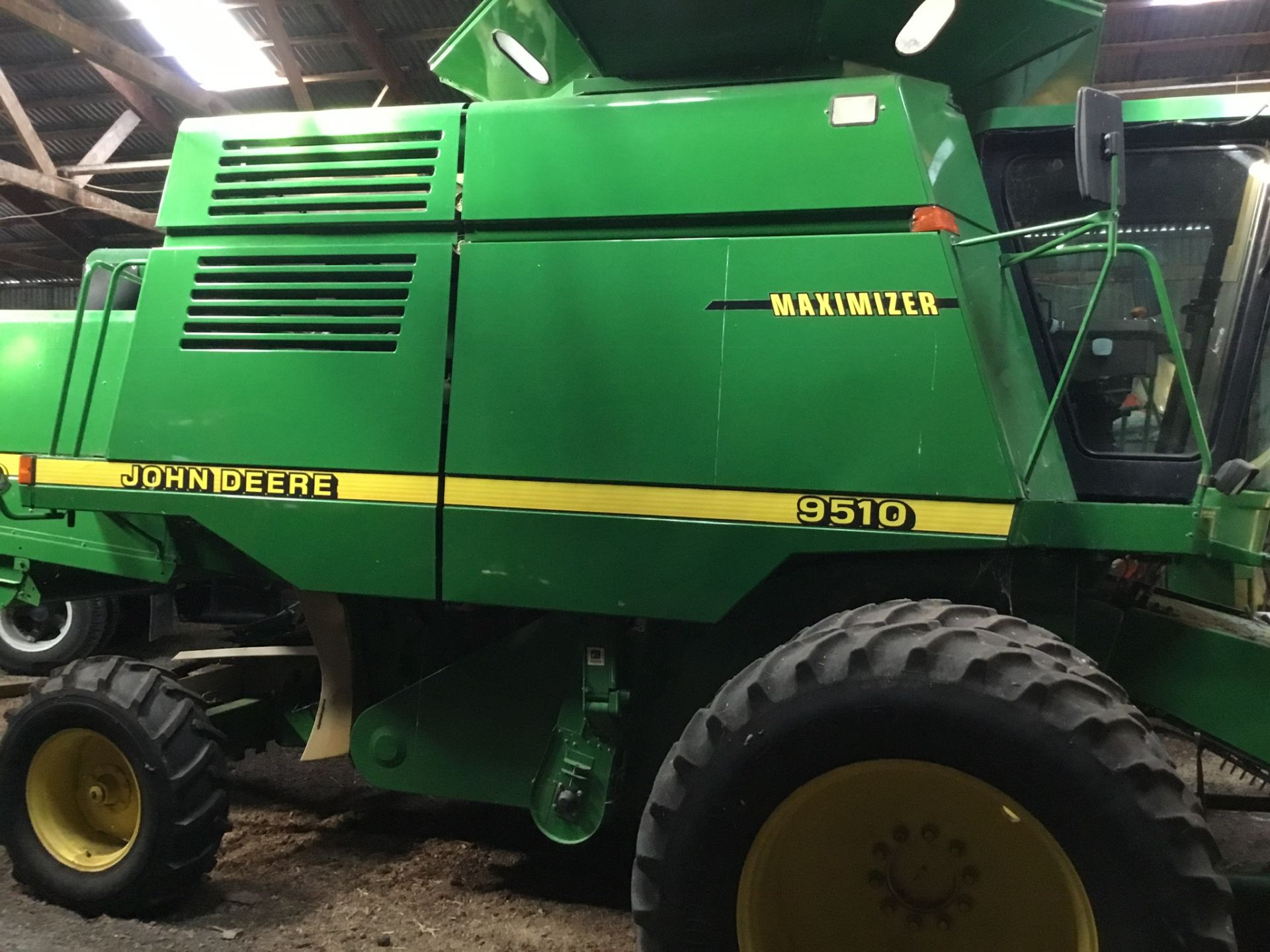 1998 JD 9510 Maximizer Combine w/Duals, JD Brown Box Yield Monitor, J&M Bin Extension, Vitetoe Chaff