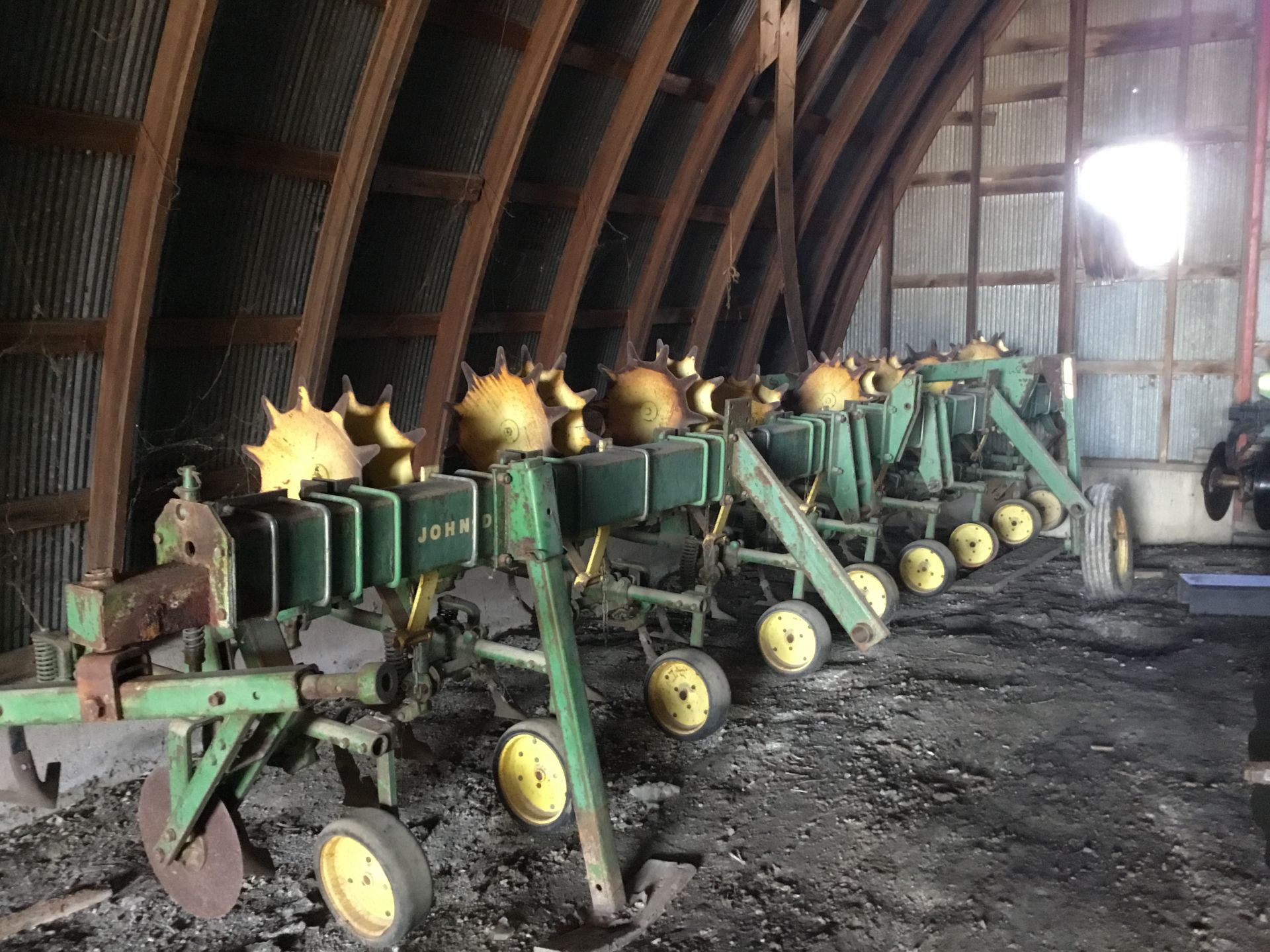 JD RM Row Crop Cultivator, 8 Row-30" w/Transport, Rolling Shields - Image 3 of 3