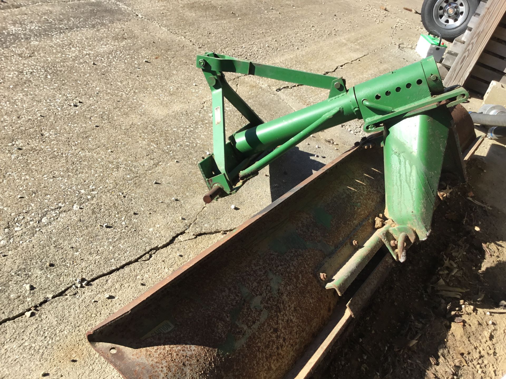 JD 880 3 Pt. Hitch Blade