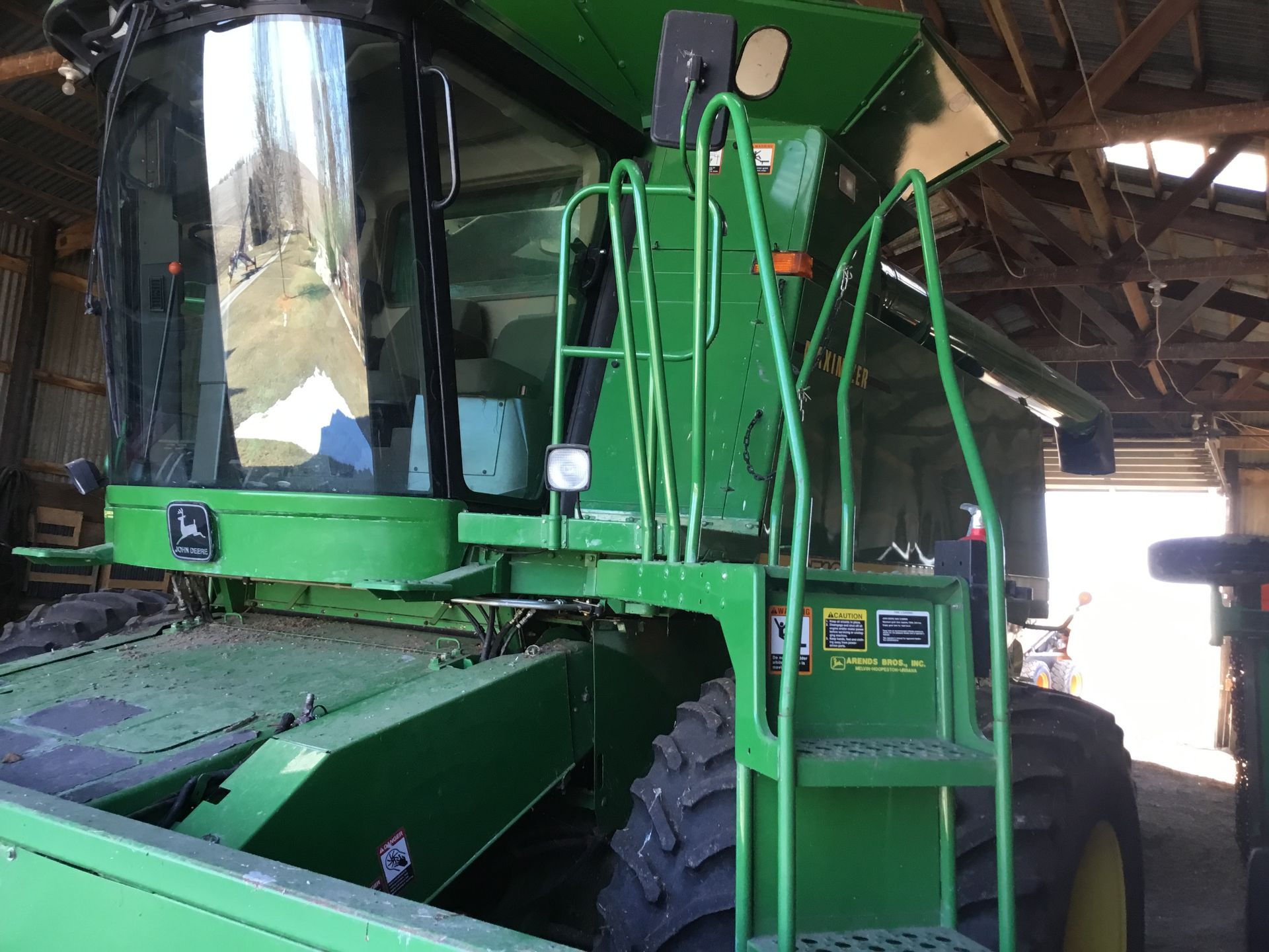 1998 JD 9510 Maximizer Combine w/Duals, JD Brown Box Yield Monitor, J&M Bin Extension, Vitetoe Chaff - Image 18 of 18