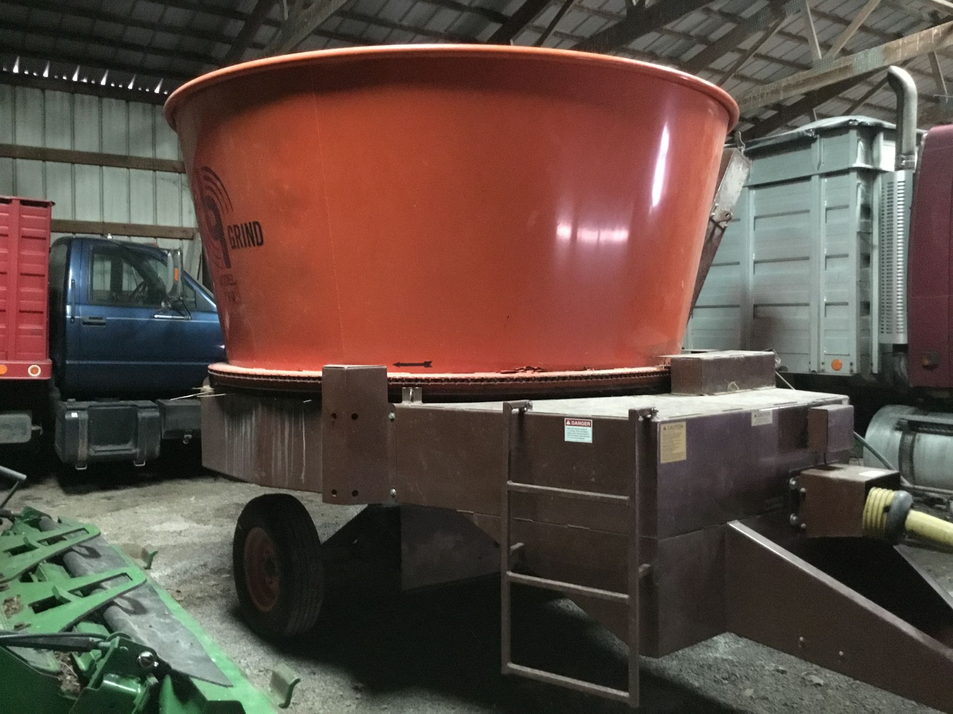 Roto Grind Model 360 Tub Grinder, New in 2012, Used on Less than 100 Bales, Serial #2855042 - Bild 12 aus 13