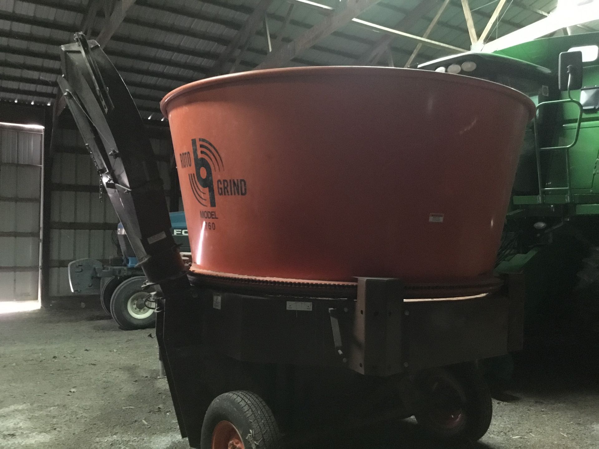 Roto Grind Model 360 Tub Grinder, New in 2012, Used on Less than 100 Bales, Serial #2855042 - Bild 3 aus 13