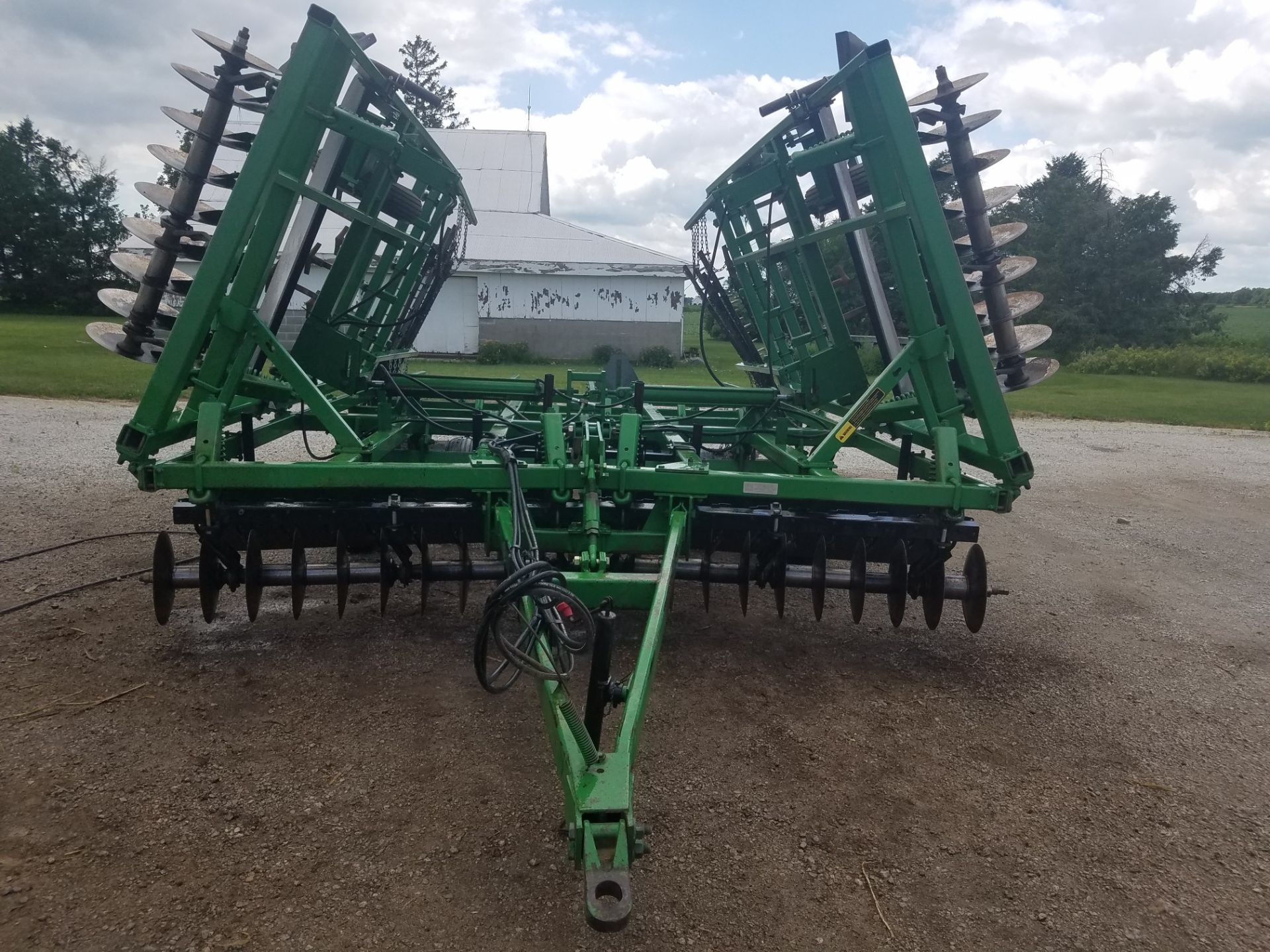 JD 722 24Ft. Soil Finisher, 5 Bar Harrow, Newer Sweeps, Serial #00722X0010685 - Bild 4 aus 6