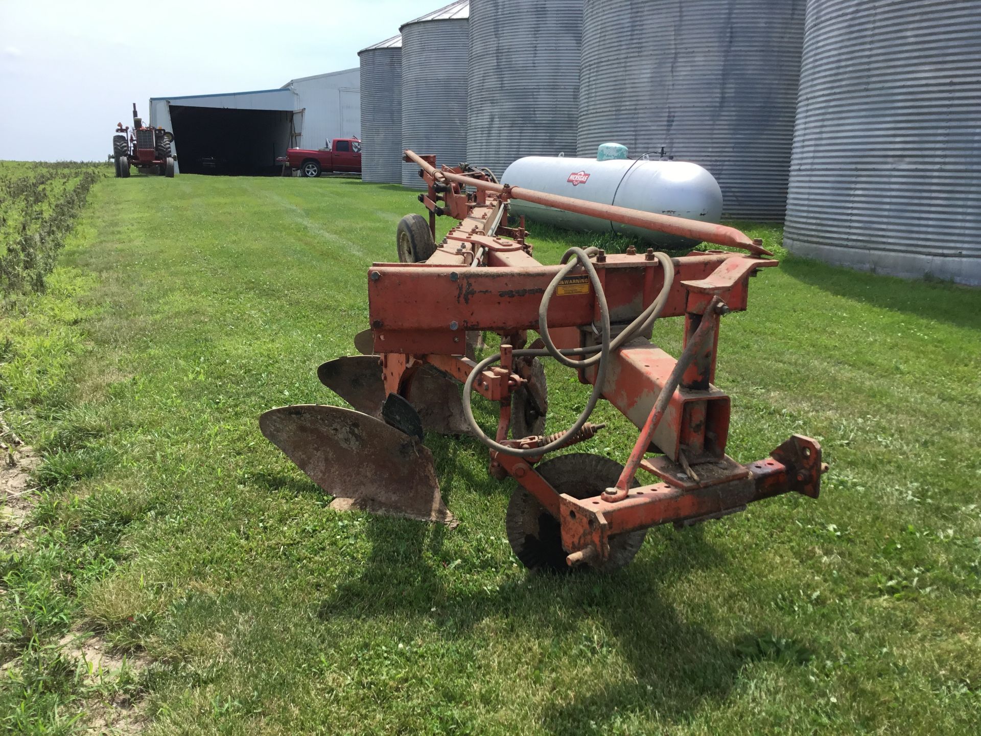 Case 600, 6 Bottom Plow, 6-18