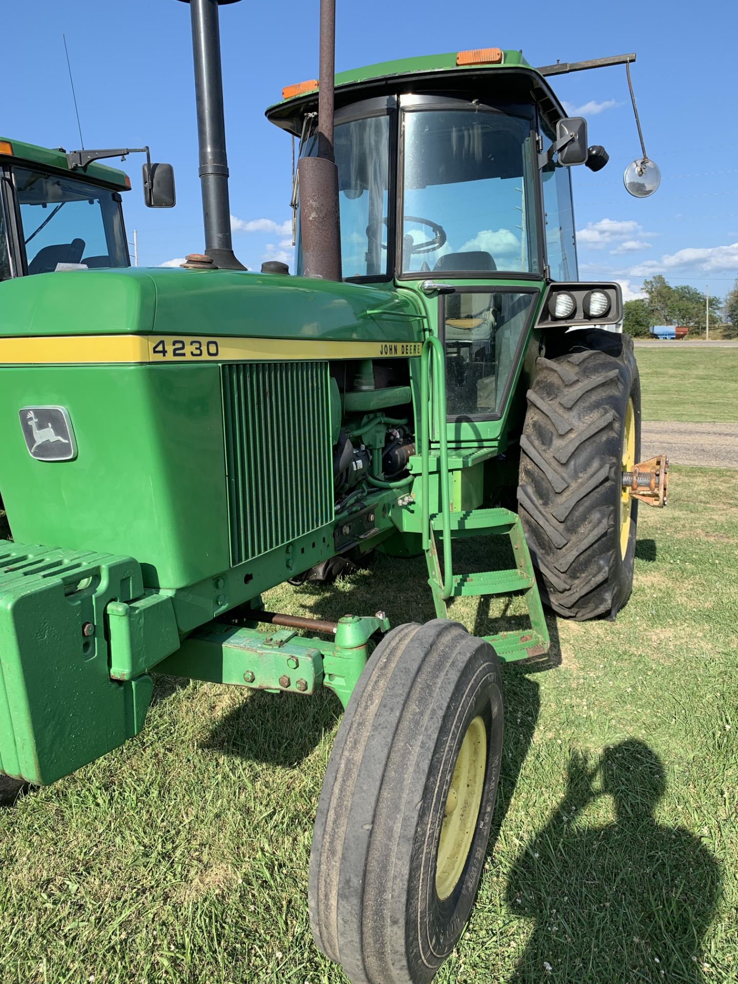 1977 JD 4230 Quad Range Trans. Cab AC/Heat, Hub Mount Duals, New Rear Tires, Serial #036439R - Bild 5 aus 5