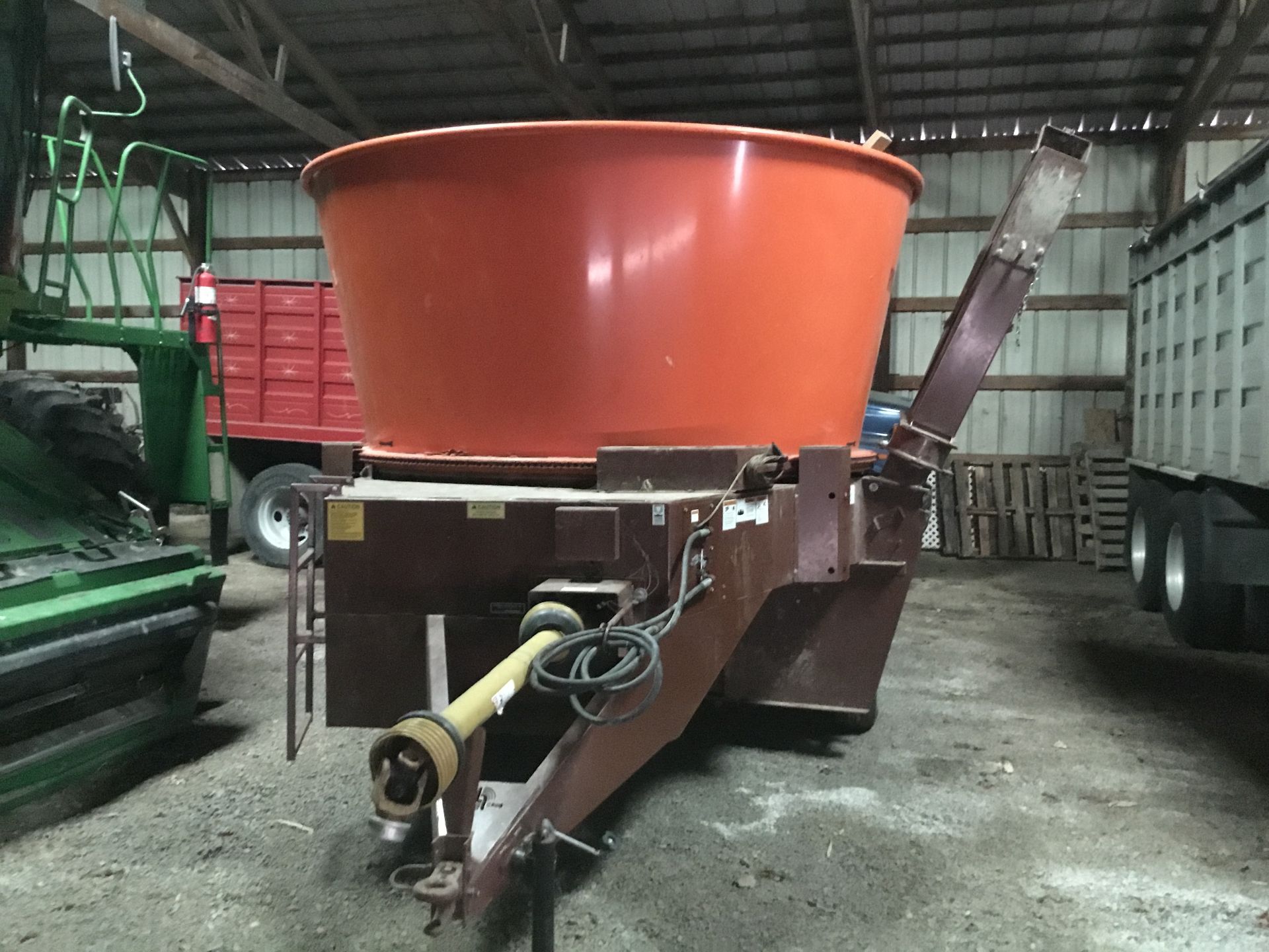 Roto Grind Model 360 Tub Grinder, New in 2012, Used on Less than 100 Bales, Serial #2855042