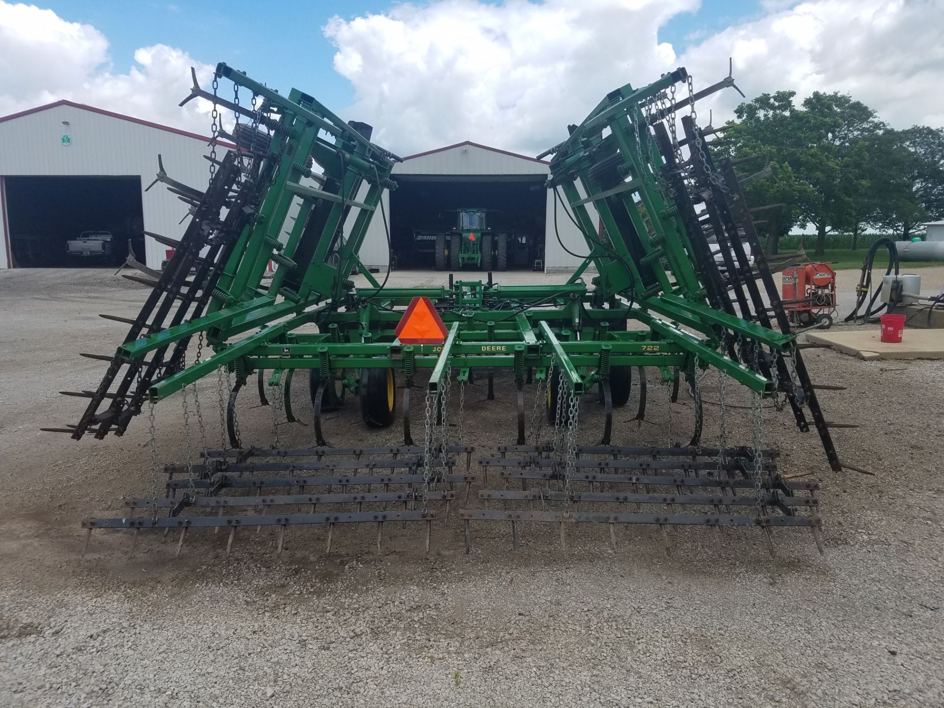 JD 722 24Ft. Soil Finisher, 5 Bar Harrow, Newer Sweeps, Serial #00722X0010685 - Bild 6 aus 6