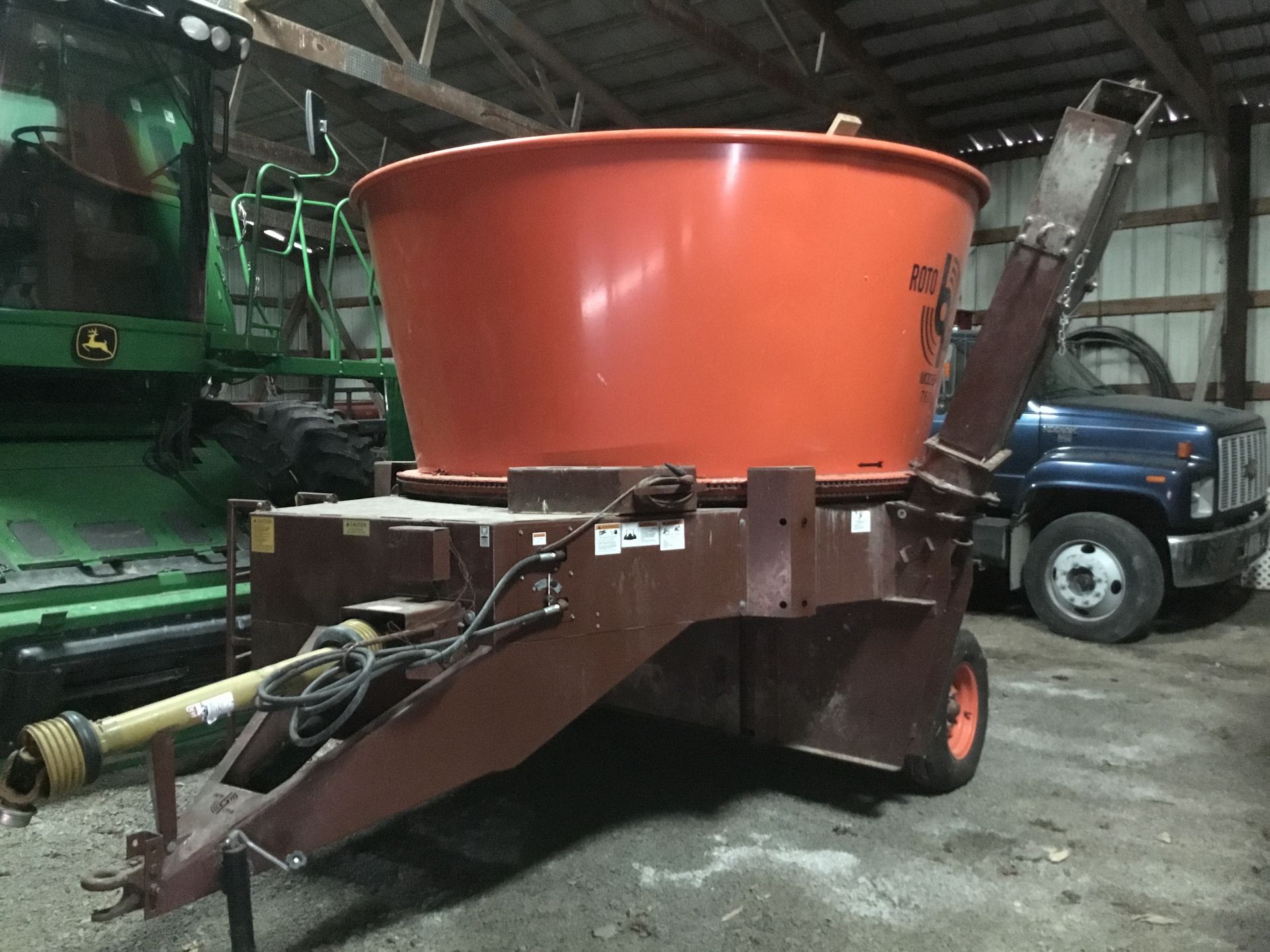 Roto Grind Model 360 Tub Grinder, New in 2012, Used on Less than 100 Bales, Serial #2855042 - Bild 9 aus 13