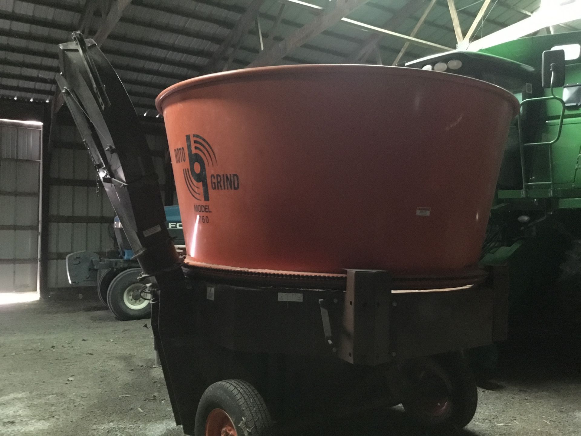 Roto Grind Model 360 Tub Grinder, New in 2012, Used on Less than 100 Bales, Serial #2855042 - Bild 5 aus 13