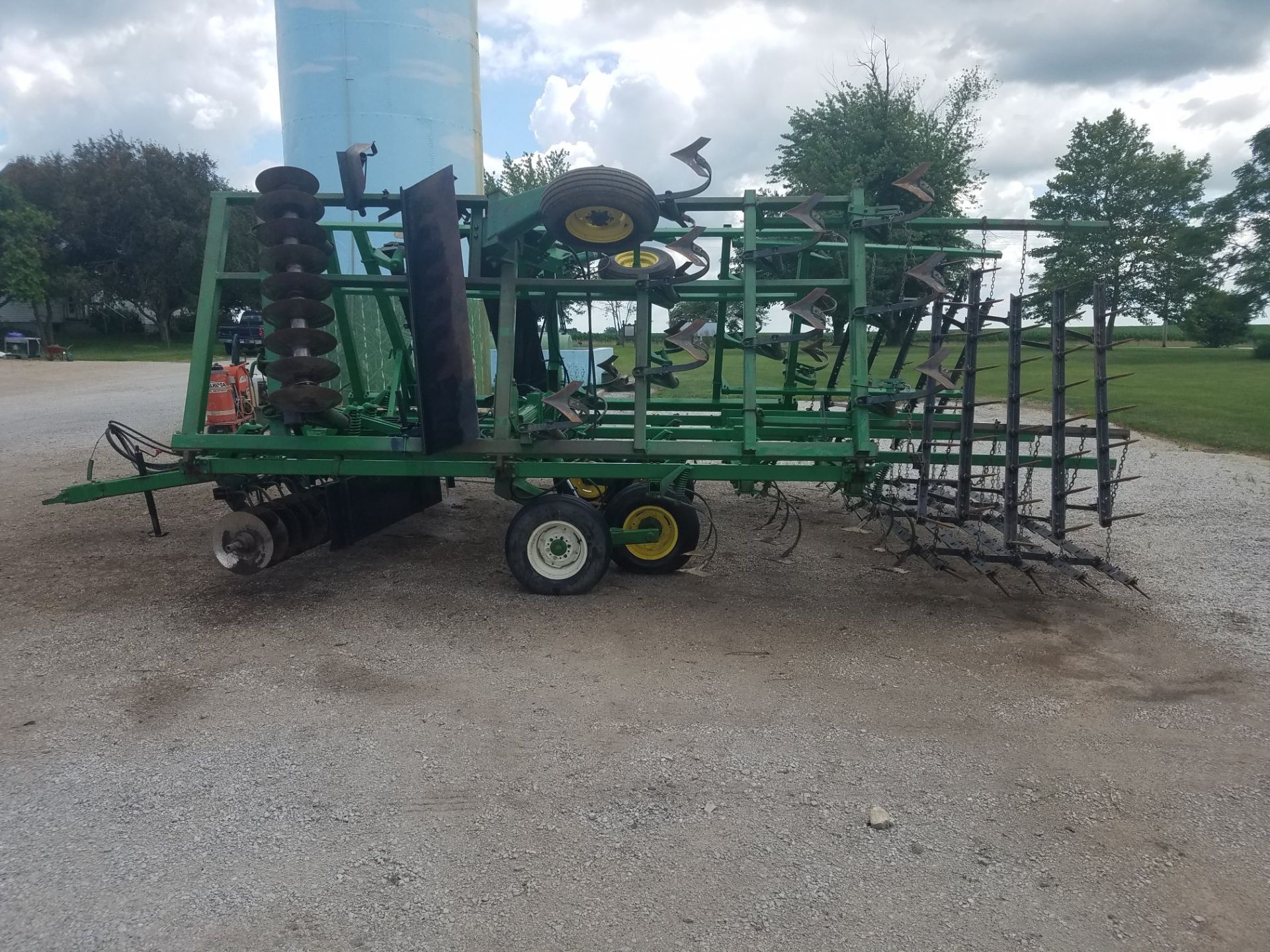 JD 722 24Ft. Soil Finisher, 5 Bar Harrow, Newer Sweeps, Serial #00722X0010685 - Bild 3 aus 6