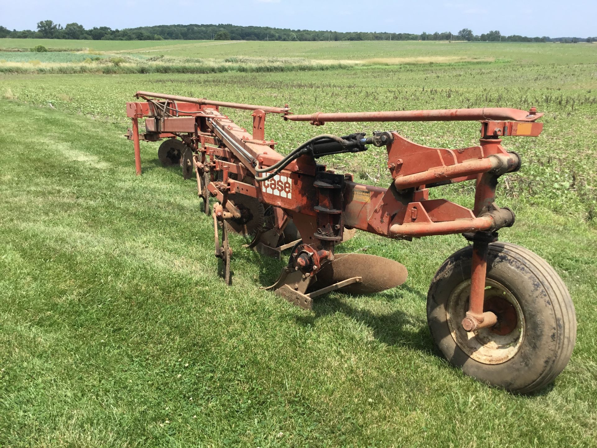 Case 600, 6 Bottom Plow, 6-18 - Image 6 of 6