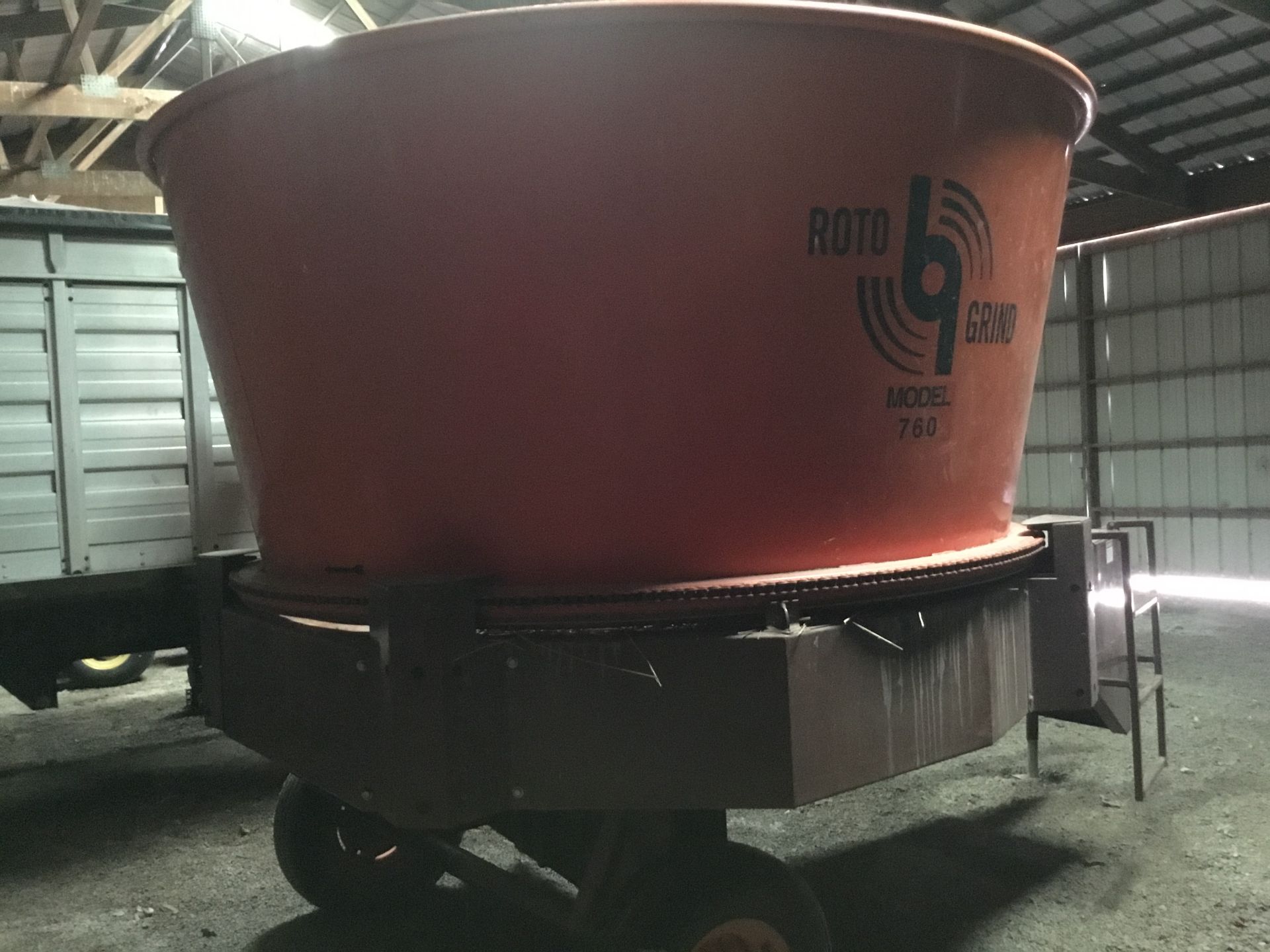 Roto Grind Model 360 Tub Grinder, New in 2012, Used on Less than 100 Bales, Serial #2855042 - Bild 4 aus 13