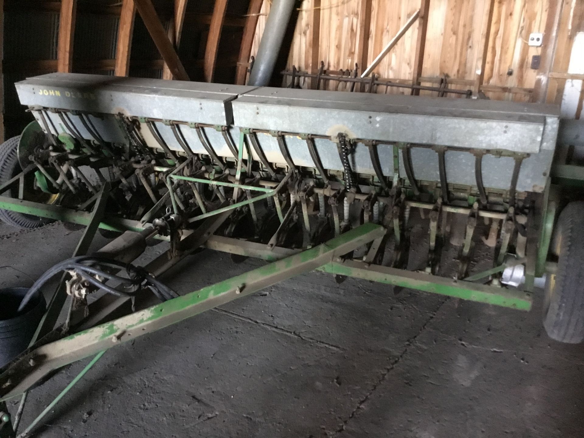 JD 18B Drill, 18 Holes, Small Seed Attachment, Hydraulic Lift