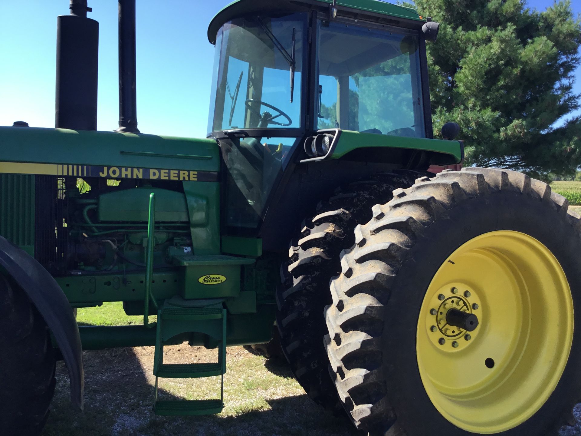 1990 JD 4955 MFWD, 15 Speed Power Shift, 3 Hyd. Remotes, 16 Front Weights, 500# Rear Weights, Hub - Image 9 of 20